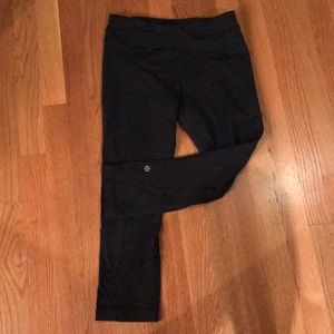 Lululemon black 3/4 cropped tights